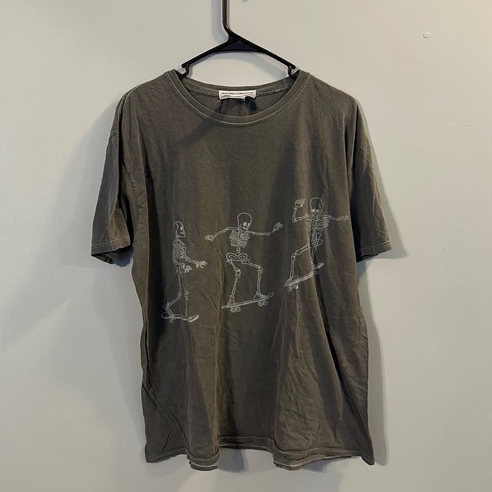 Grey Skeleton skateboarding urban outfitters t shirt 💀